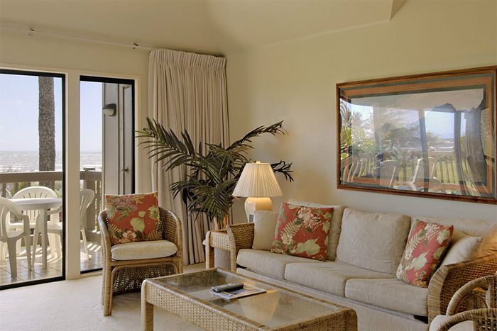 Castle Kaha Lani Resort living area